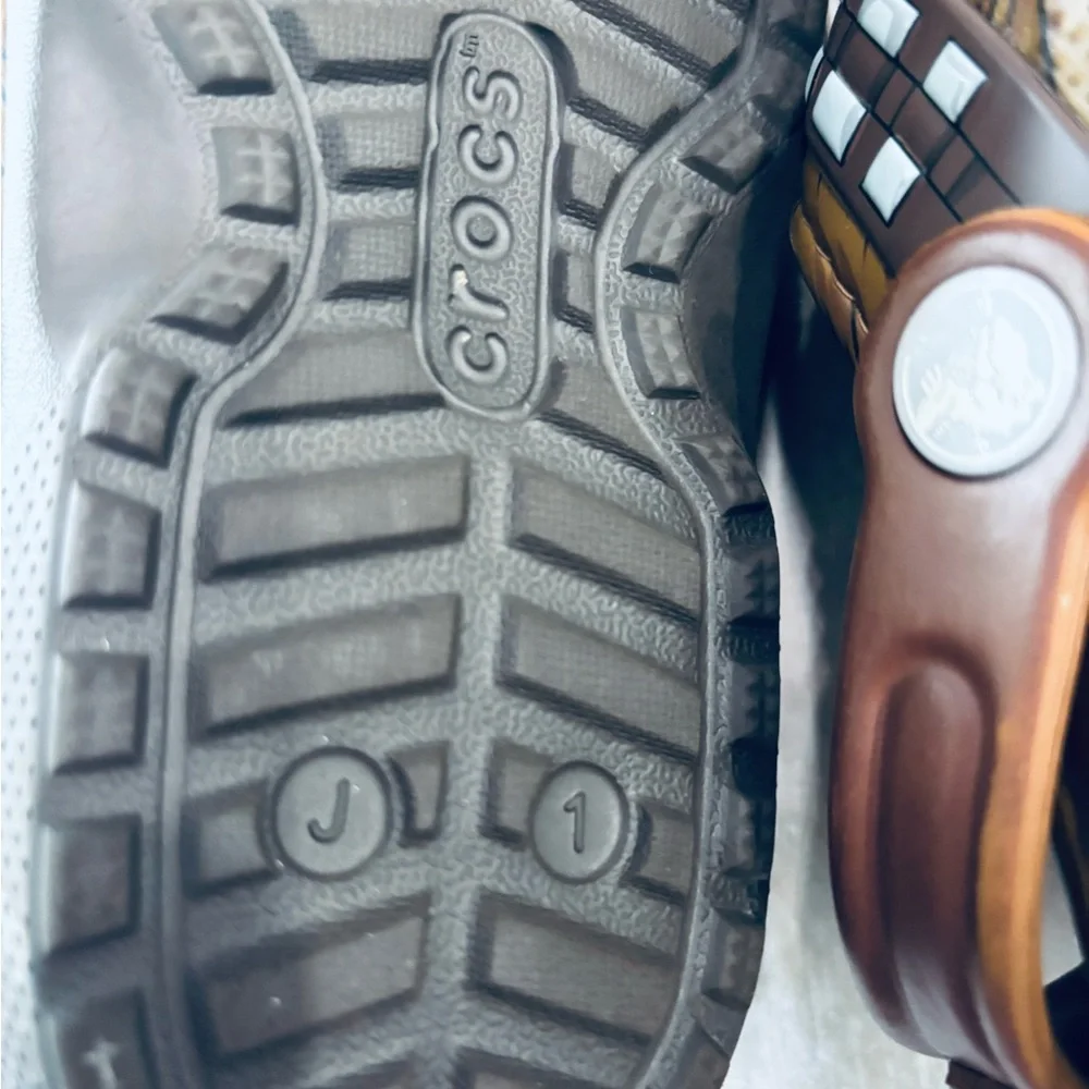 Crocs Classic lined Chewbacca Star Wars clogs - Picture 8 of 8